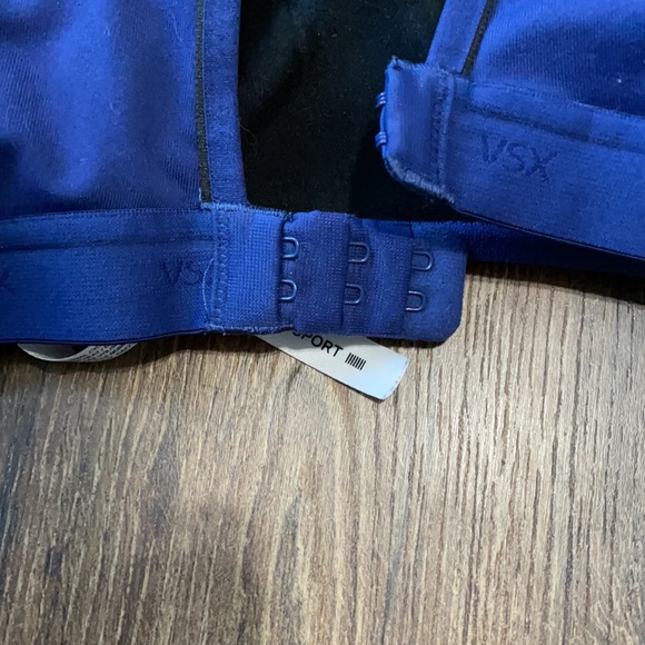 Victoria Secret Very Sexy Pushup Sports Bra - Picture 3 of 4